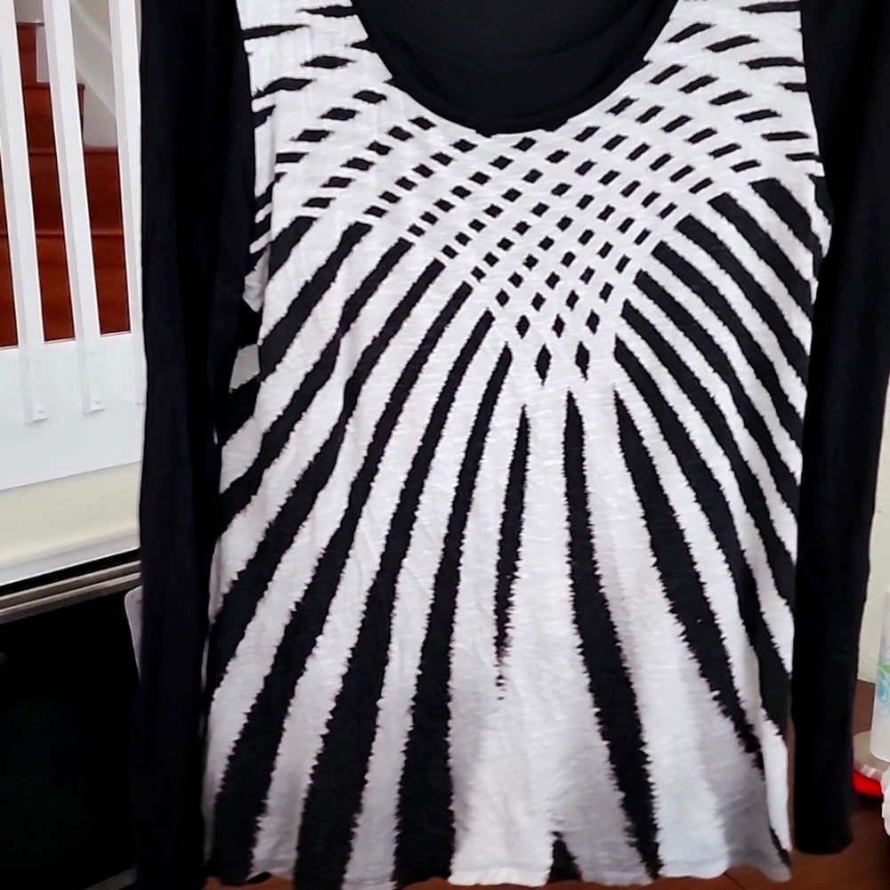 Longsleeved Miracle Suit pullover top with liner 92%Polyester & Spandex 8%